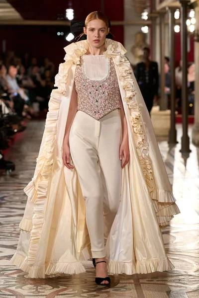 Look 37
